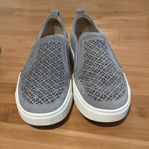Kimmie Perf Vionic Slip on Sneaker Size 7